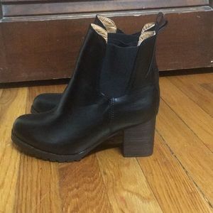 Black heel boots